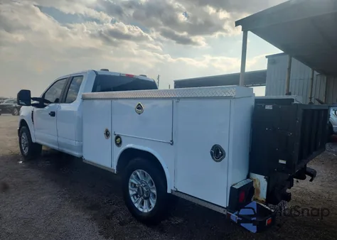 2021 Ford F250 Super Duty z USA, uszkodzony, nr VIN 1FD7X2A60MEC14855